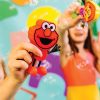 ⁦החברים הזוהרים רחוב סומסום: שתי קוביות זוהרות במים ובובת חבר - אלמו⁩ – תמונה ⁦5⁩
